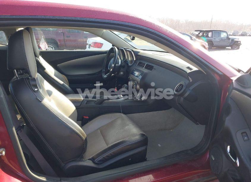 Photo 5 of 2010 Chevrolet Camaro 2LT (VIN 2G1FC1EV6A9227284)