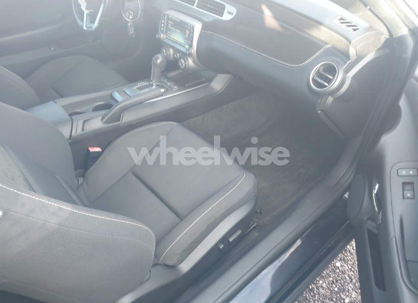 Photo 5 of 2015 Chevrolet Camaro 1LT (VIN 2G1FD1E37F9104421)