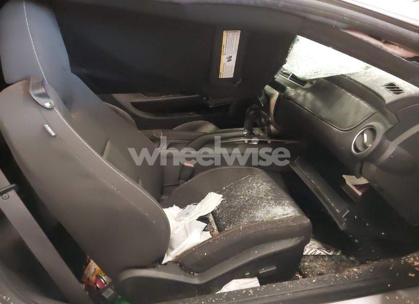 Photo 5 of 2015 Chevrolet Camaro 1LT (VIN 2G1FD1E38F9262296)