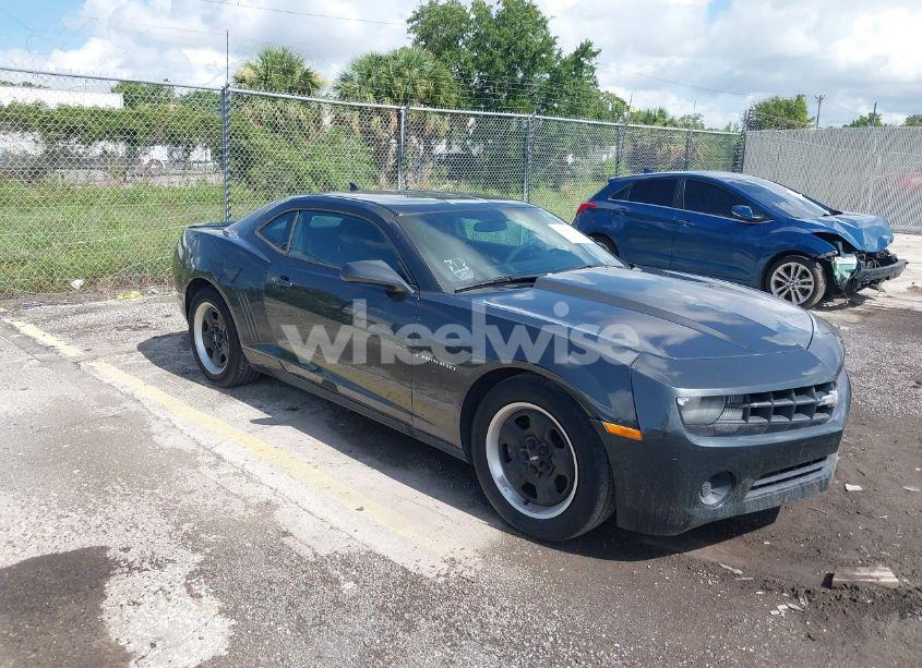 2013 Chevrolet Camaro 1LS (VIN 2G1FE1E33D9174332) main photo