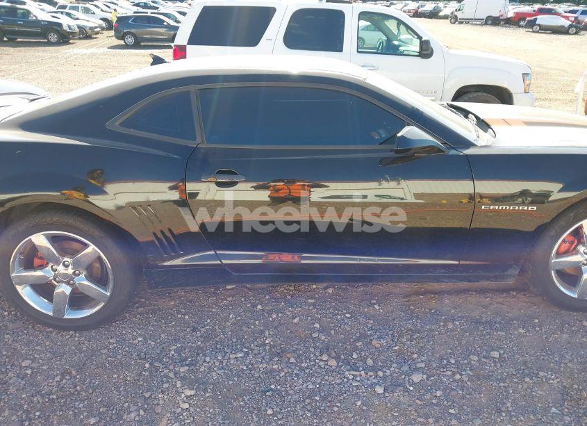 Photo 13 of 2015 Chevrolet Camaro 2LT (VIN 2G1FE1E3XF9242337)