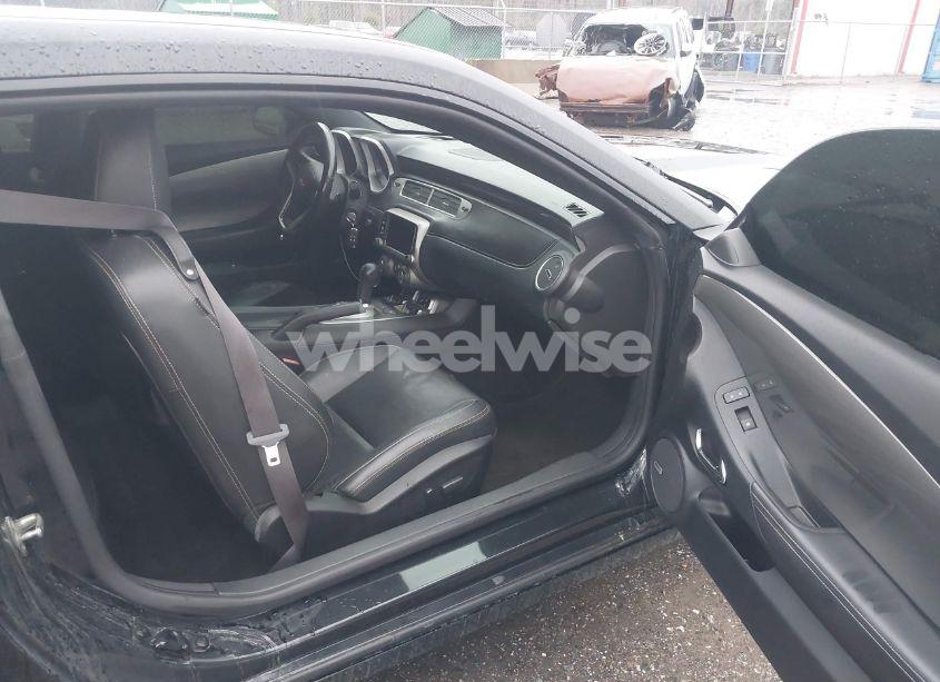 Photo 5 of 2015 Chevrolet Camaro 2LT (VIN 2G1FF1E33F9115734)