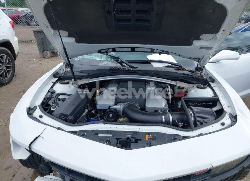 Photo 10 of 2015 Chevrolet Camaro 2SS (VIN 2G1FJ1EW8F9105046)