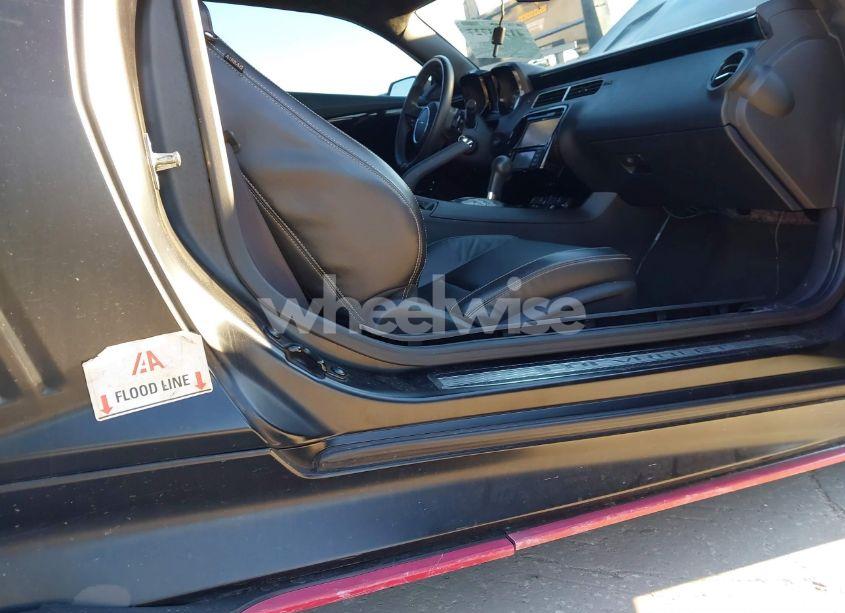 Photo 6 of 2011 Chevrolet Camaro 2SS (VIN 2G1FK1EJ1B9124811)