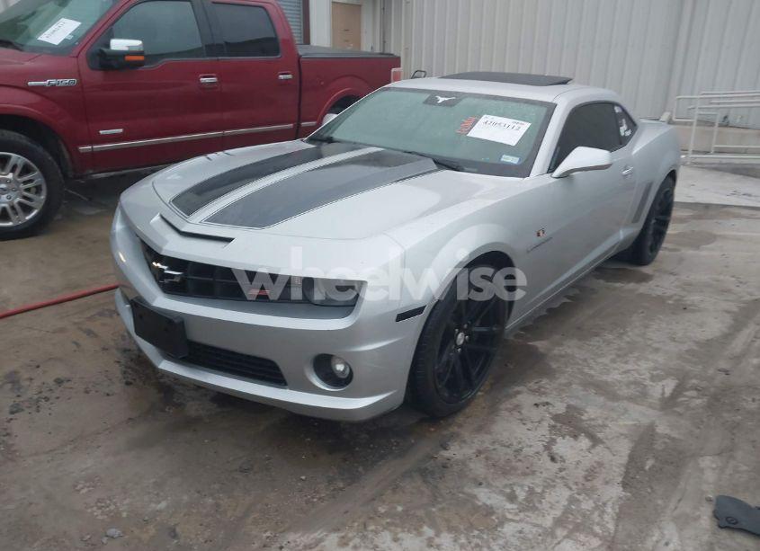 Photo 2 of 2012 Chevrolet Camaro 2SS (VIN 2G1FK1EJ2C9187420)