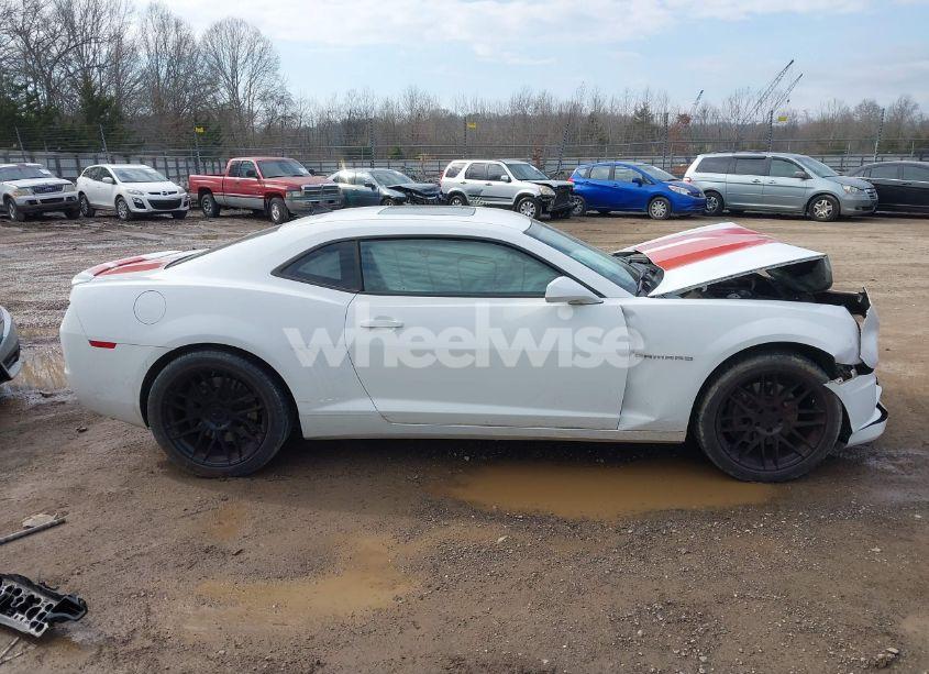 Photo 13 of 2011 Chevrolet Camaro 2SS (VIN 2G1FK1EJ8B9127186)