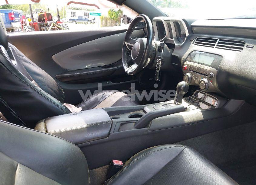 Photo 5 of 2010 Chevrolet Camaro 2SS (VIN 2G1FK1EJ9A9225884)