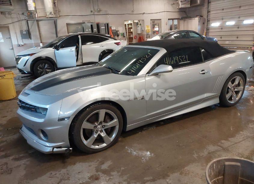 Photo 2 of 2011 Chevrolet Camaro 2SS (VIN 2G1FK3DJ2B9187333)