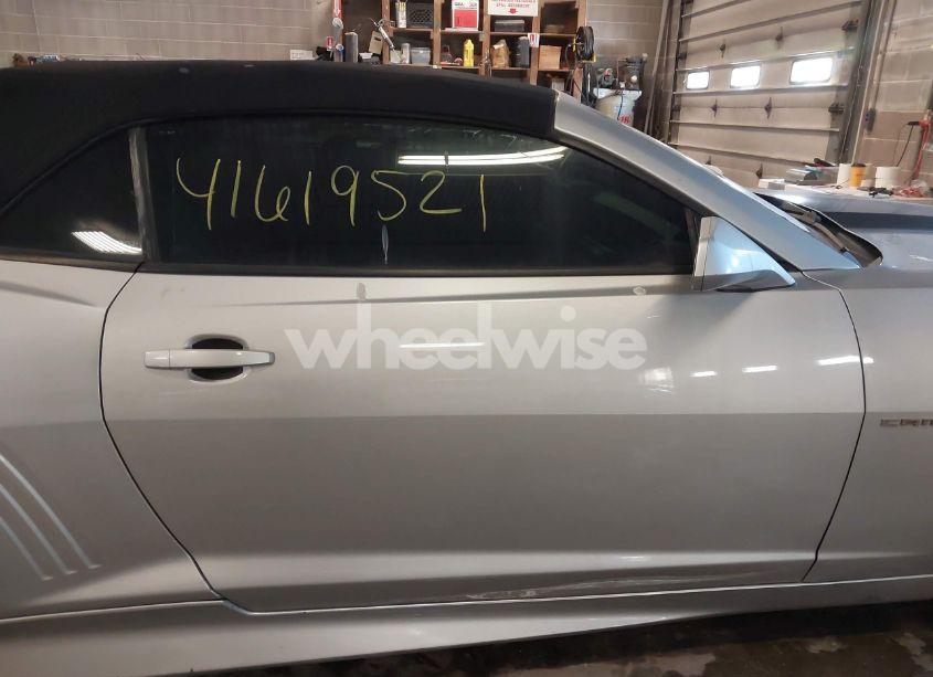 Photo 5 of 2011 Chevrolet Camaro 2SS (VIN 2G1FK3DJ2B9187333)