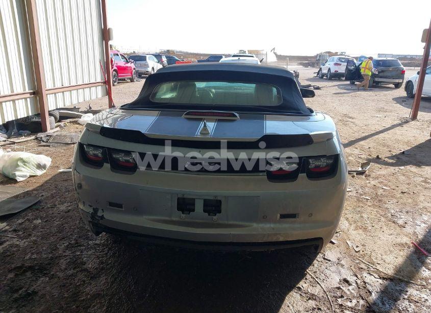 Photo 16 of 2011 Chevrolet Camaro 2SS (VIN 2G1FK3DJ4B9210031)