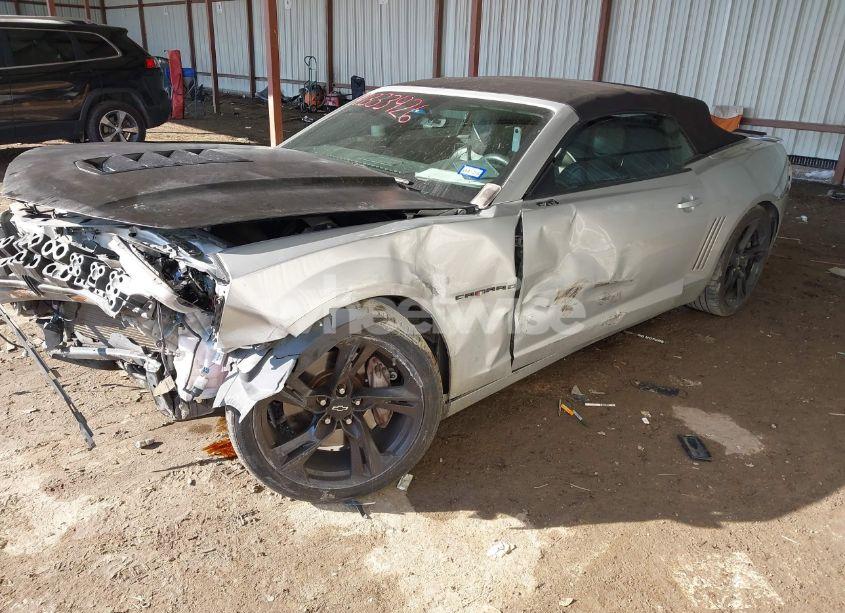 Photo 2 of 2011 Chevrolet Camaro 2SS (VIN 2G1FK3DJ4B9210031)