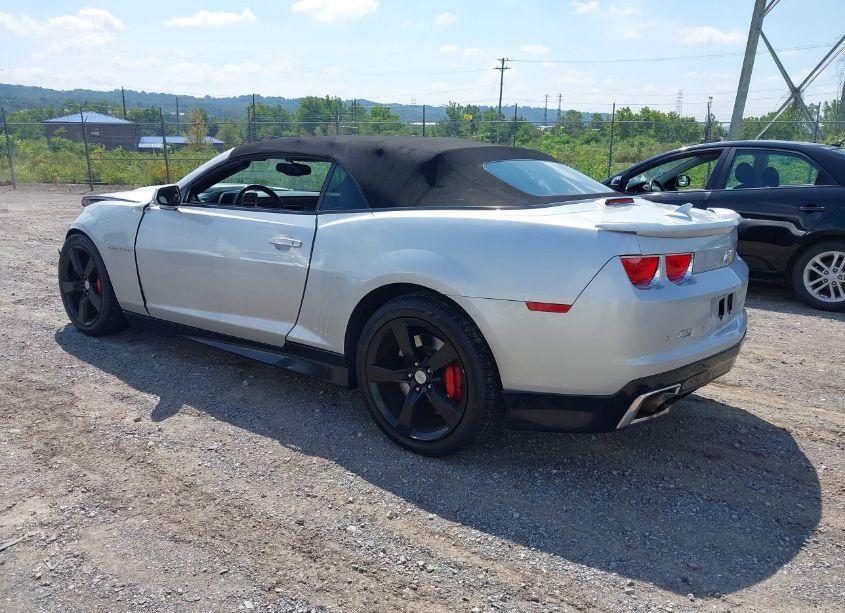 Photo 3 of 2011 Chevrolet Camaro 2SS (VIN 2G1FK3DJ7B9189742)