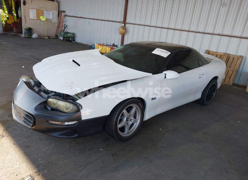 Photo 2 of 2000 Chevrolet Camaro Z28 (VIN 2G1FP22G5Y2111867)