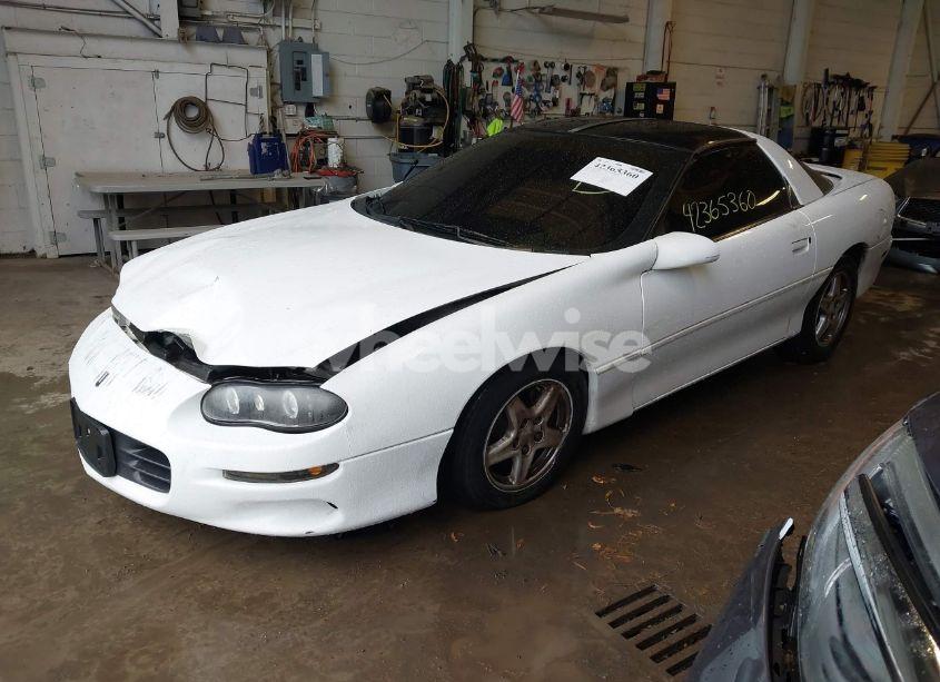 Photo 2 of 1998 Chevrolet Camaro (VIN 2G1FP22K7W2106185)