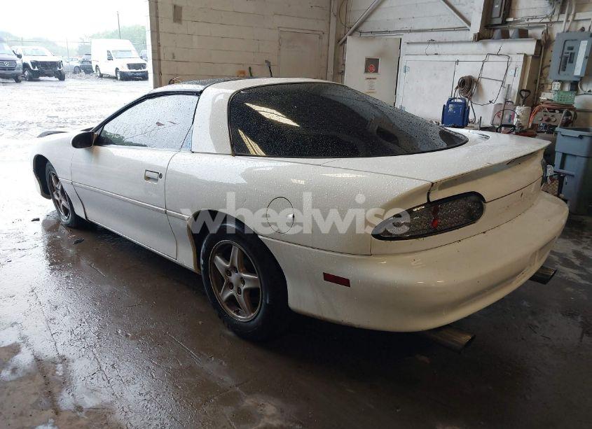 Photo 3 of 1998 Chevrolet Camaro (VIN 2G1FP22K7W2106185)