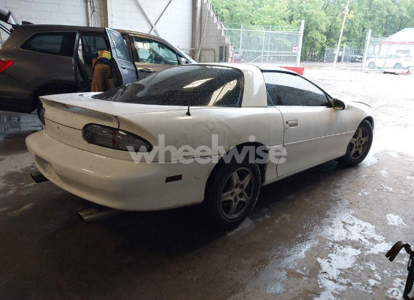 Photo 4 of 1998 Chevrolet Camaro (VIN 2G1FP22K7W2106185)