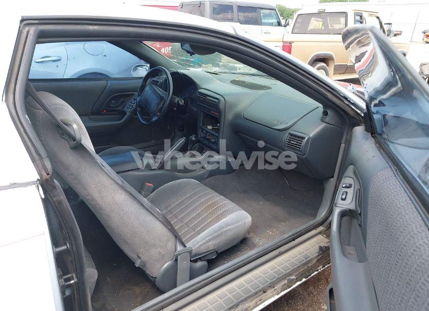 Photo 5 of 1998 Chevrolet Camaro (VIN 2G1FP22K7W2120720)