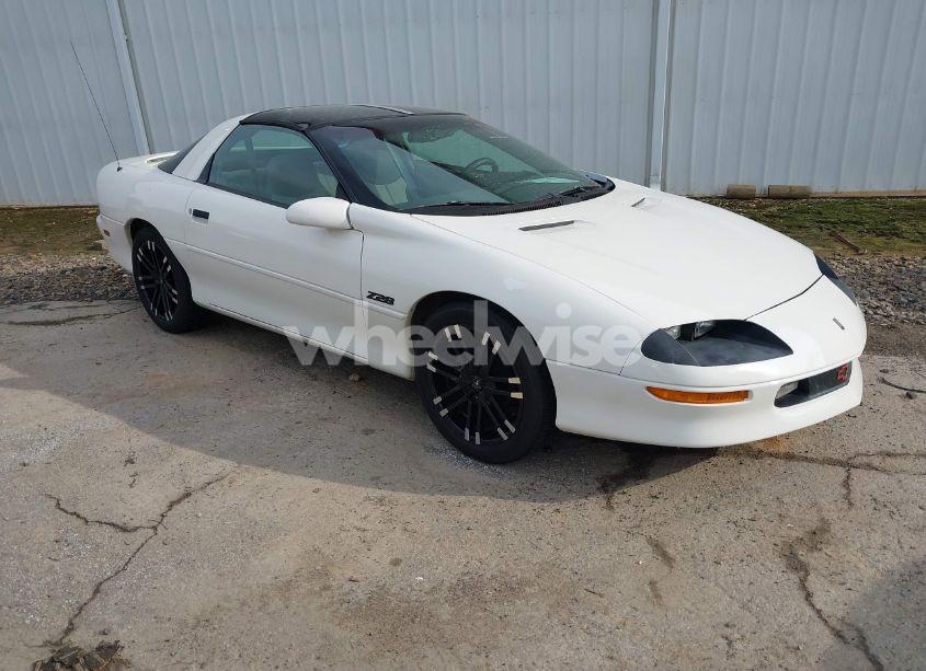1995 Chevrolet Camaro (VIN 2G1FP22S1S2150564) main photo