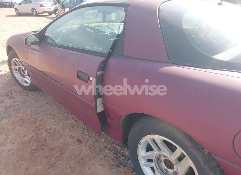 Photo 6 of 1995 Chevrolet Camaro (VIN 2G1FP22S3S2182707)
