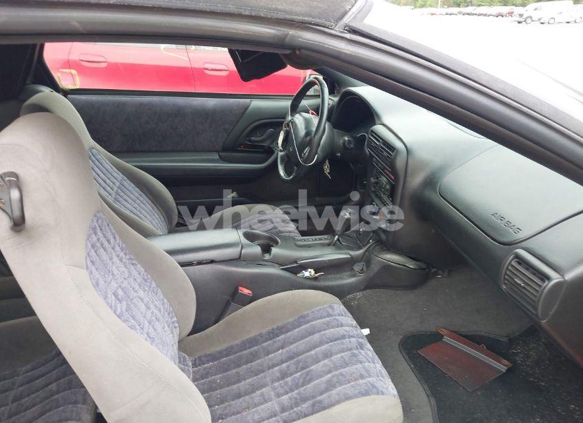 Photo 5 of 2001 Chevrolet Camaro (VIN 2G1FP32K712143901)