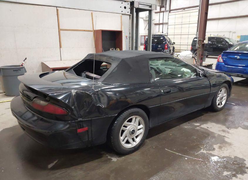 Photo 4 of 1995 Chevrolet Camaro (VIN 2G1FP32S1S2140252)