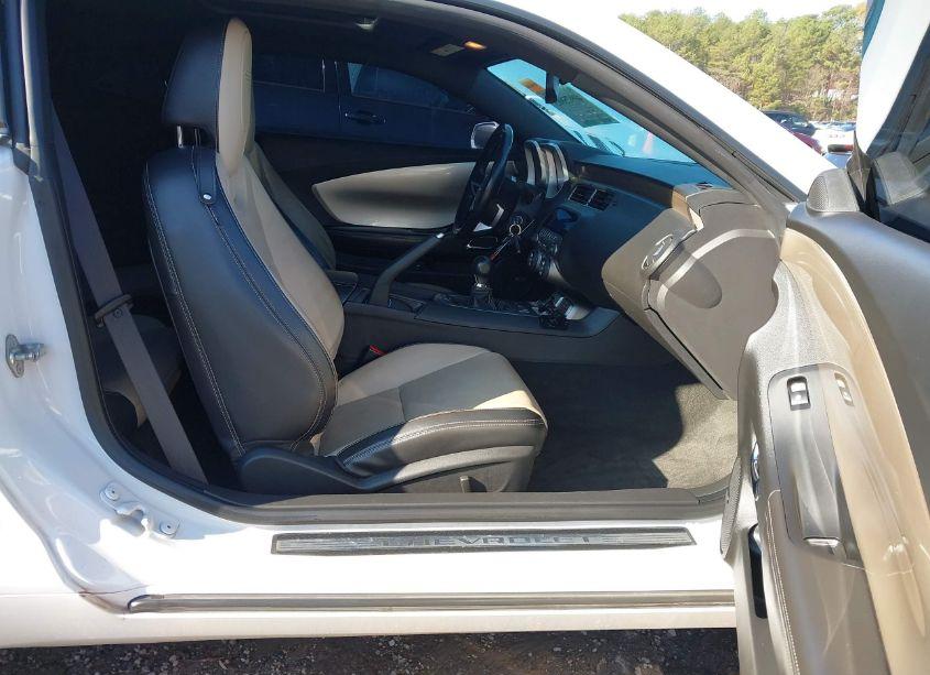 Photo 5 of 2010 Chevrolet Camaro 2SS (VIN 2G1FT1EWXA9152582)