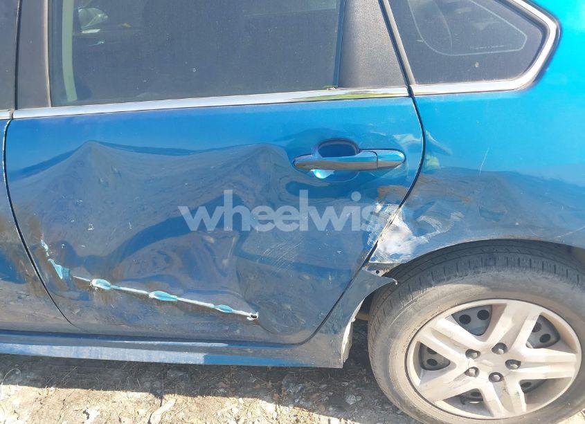 Photo 6 of 2010 Chevrolet Impala LS (VIN 2G1WA5EK0A1103089)