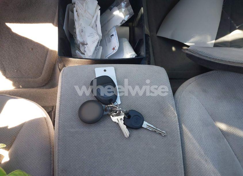 Photo 11 of 2010 Chevrolet Impala LS (VIN 2G1WA5ENXA1143013)