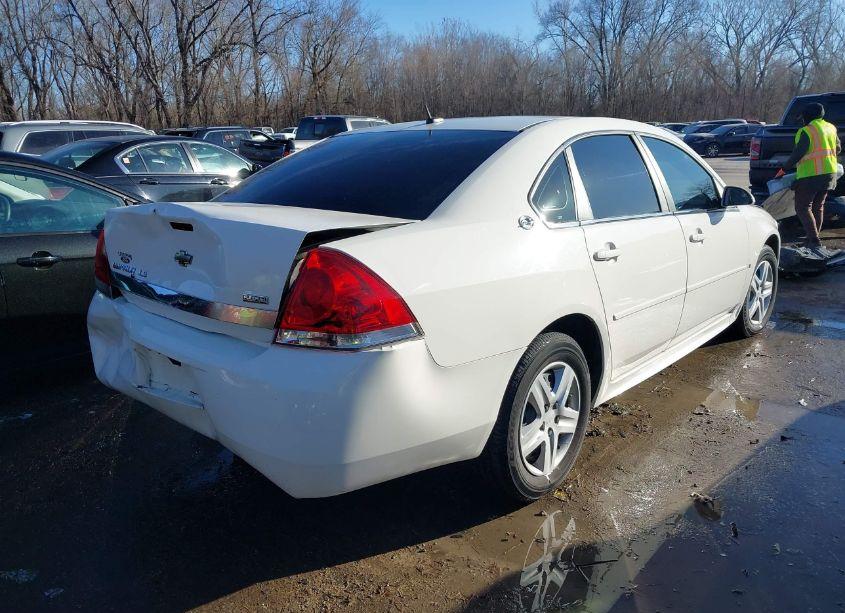 Photo 4 of 2009 Chevrolet Impala LS (VIN 2G1WB57K391107840)