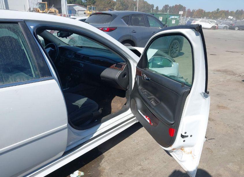 Photo 5 of 2014 Chevrolet Impala LIMITED LT (VIN 2G1WB5E38E1179705)