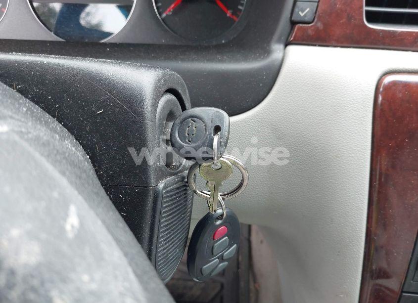 Photo 11 of 2010 Chevrolet Impala LT (VIN 2G1WB5EK1A1187341)