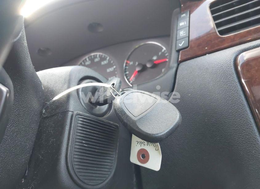 Photo 11 of 2010 Chevrolet Impala LT (VIN 2G1WB5EKXA1209613)