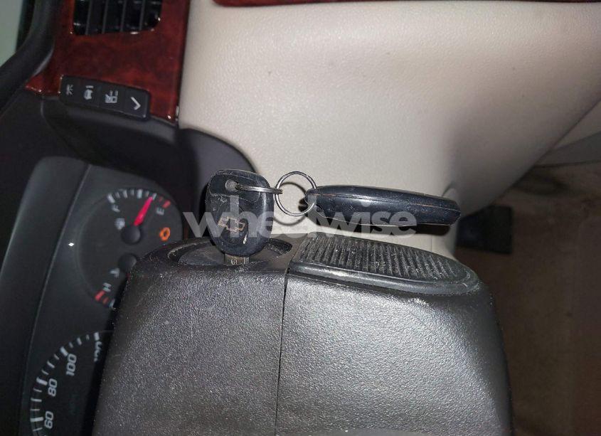 Photo 11 of 2010 Chevrolet Impala LT (VIN 2G1WB5ENXA1136690)