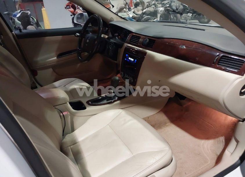 Photo 5 of 2010 Chevrolet Impala LT (VIN 2G1WB5ENXA1136690)