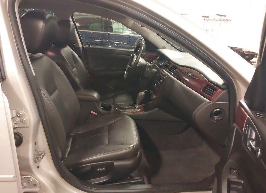 Photo 5 of 2010 Chevrolet Impala LTZ (VIN 2G1WC5EM1A1163717)