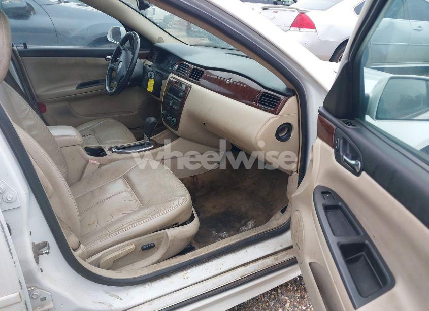 Photo 5 of 2010 Chevrolet Impala LTZ (VIN 2G1WC5EM6A1260394)