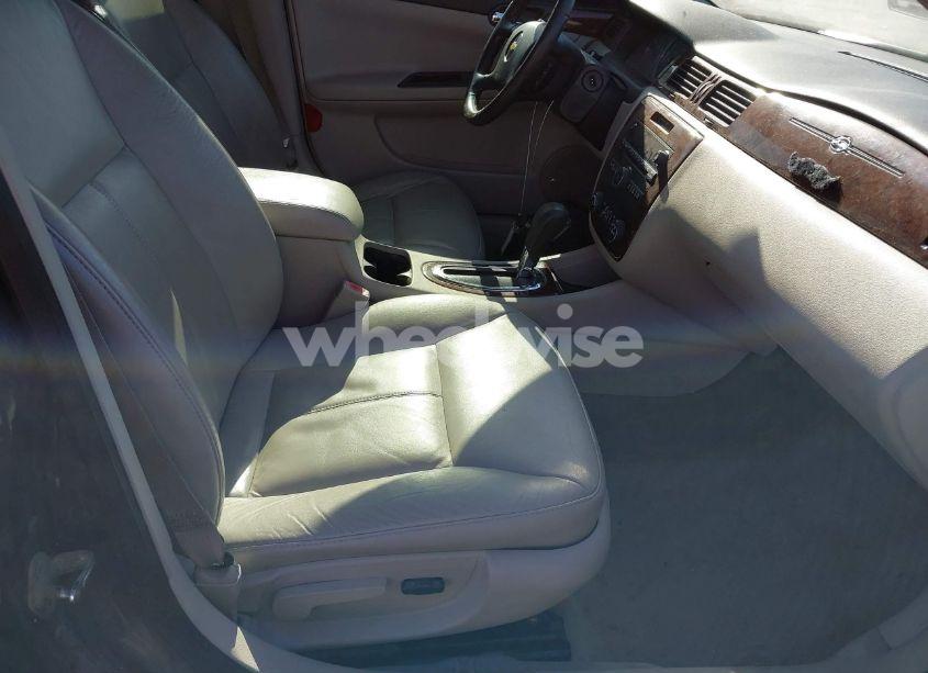 Photo 5 of 2010 Chevrolet Impala LTZ (VIN 2G1WC5EM8A1264690)