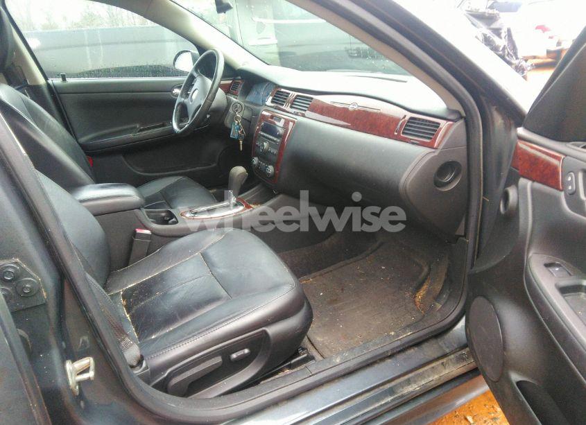 Photo 5 of 2010 Chevrolet Impala LTZ (VIN 2G1WC5EMXA1251018)