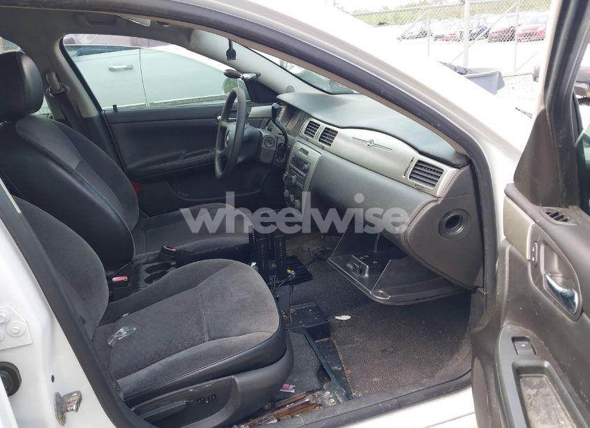 Photo 5 of 2014 Chevrolet Impala LIMITED POLICE (VIN 2G1WD5E30E1114342)