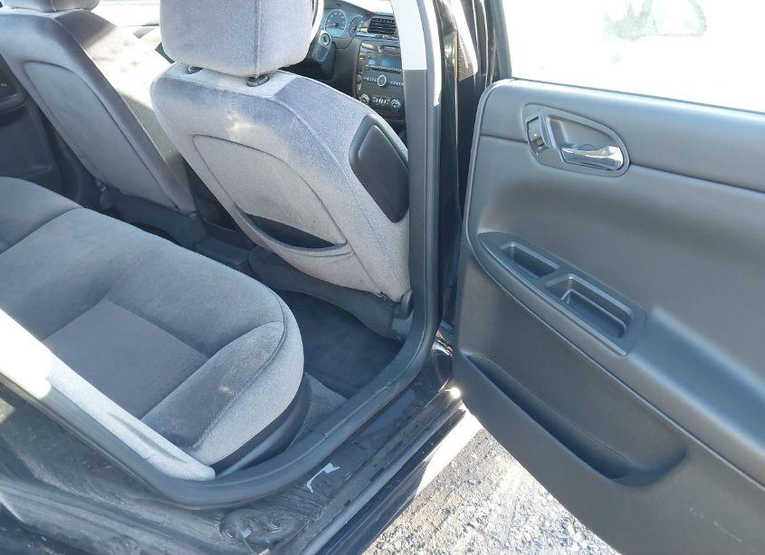 Photo 8 of 2013 Chevrolet Impala LT (VIN 2G1WG5E32D1129902)