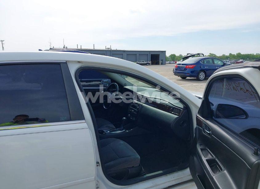 Photo 5 of 2012 Chevrolet Impala LT (VIN 2G1WG5E34C1106619)