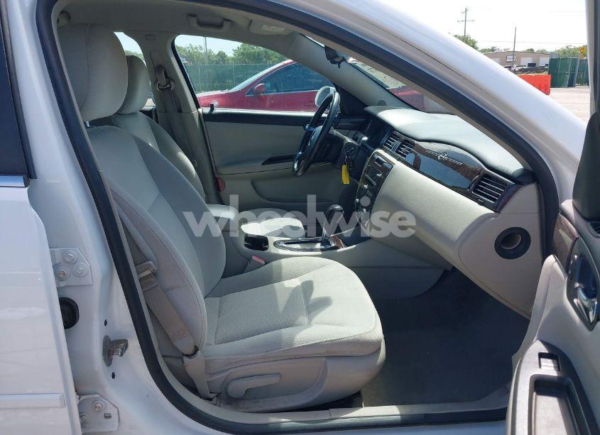 Photo 5 of 2013 Chevrolet Impala LT (VIN 2G1WG5E35D1218783)