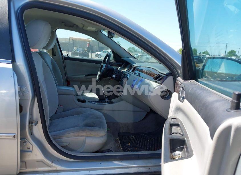 Photo 5 of 2012 Chevrolet Impala LT (VIN 2G1WG5E37C1152476)