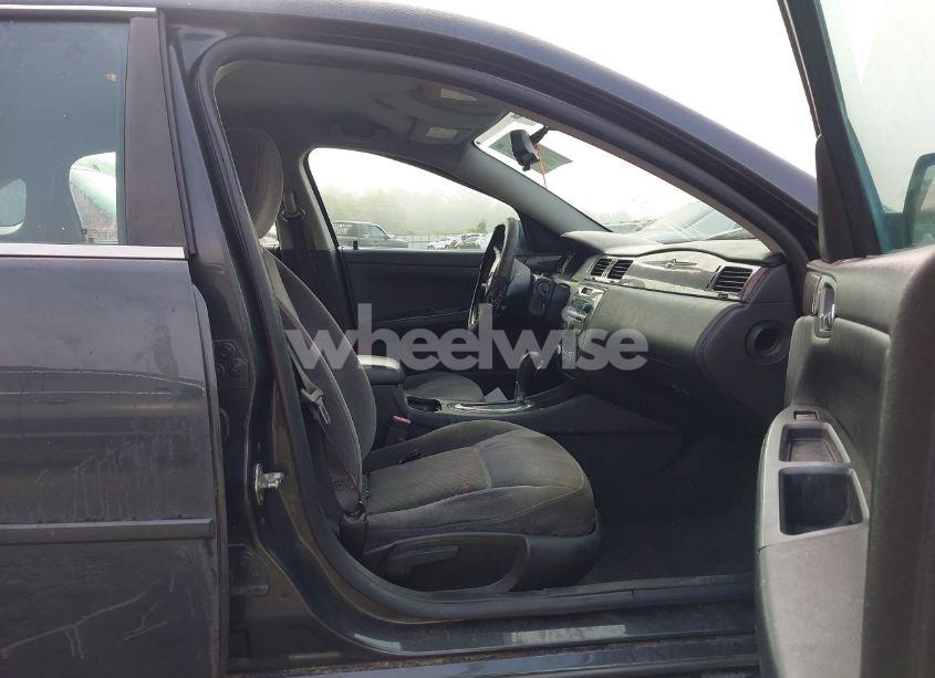 Photo 5 of 2013 Chevrolet Impala LT (VIN 2G1WG5E38D1221757)