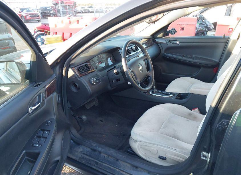 Photo 5 of 2013 Chevrolet Impala LT (VIN 2G1WG5E38D1252930)