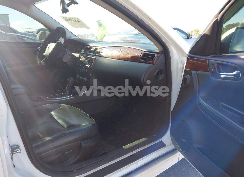 Photo 5 of 2011 Chevrolet Impala LT (VIN 2G1WG5EK1B1179310)