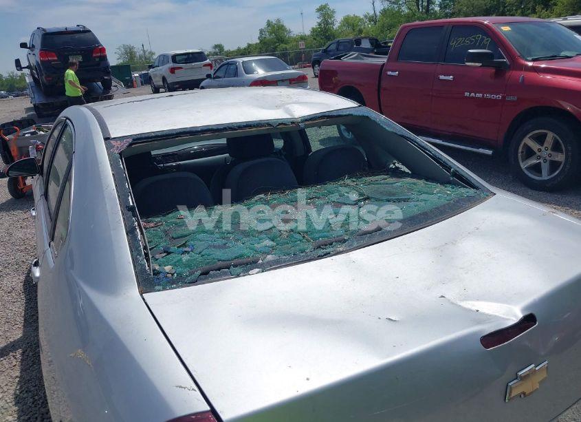 Photo 6 of 2011 Chevrolet Impala LT (VIN 2G1WG5EK3B1123370)