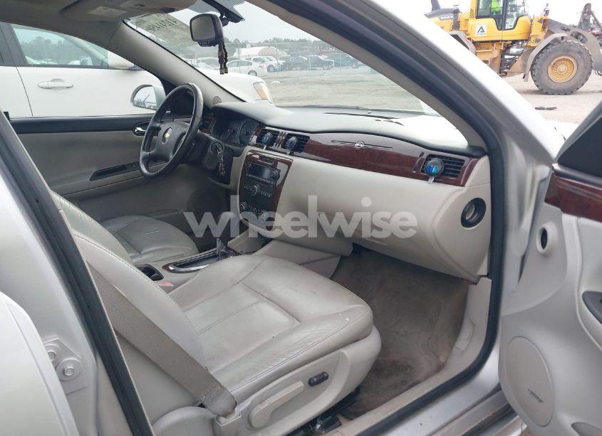 Photo 5 of 2011 Chevrolet Impala LT (VIN 2G1WG5EK5B1112578)