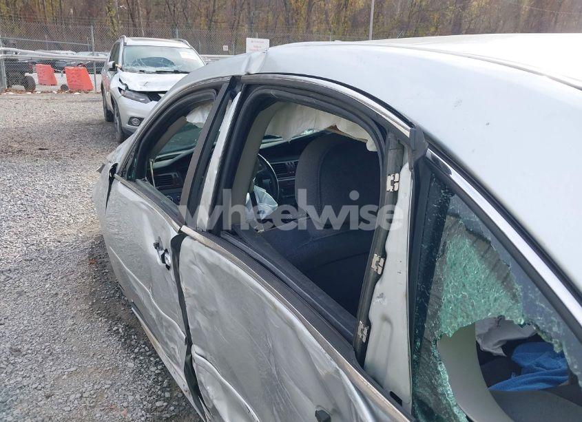 Photo 17 of 2011 Chevrolet Impala LT (VIN 2G1WG5EK6B1147677)