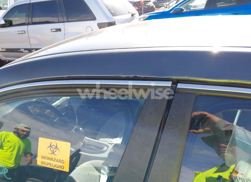 Photo 6 of 2011 Chevrolet Impala LT (VIN 2G1WG5EKXB1119767)